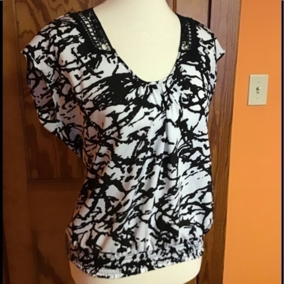 Black Rainn Abstract Print Short Sleeve Blouse | Black & White Top - Picture 8 of 9
